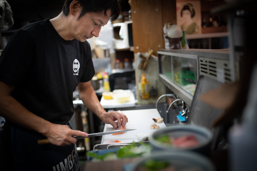 店主の調理風景